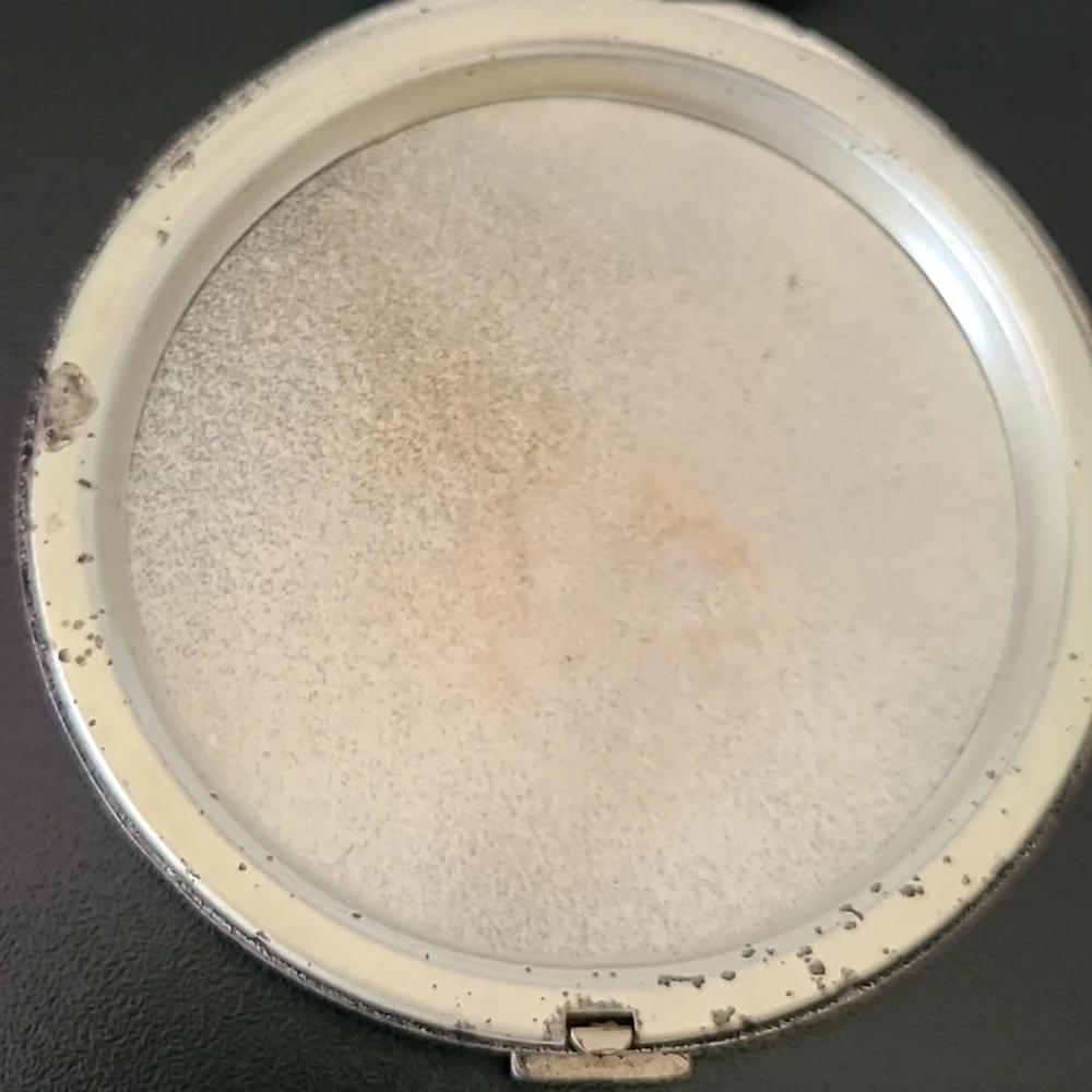 Vintage powder compact